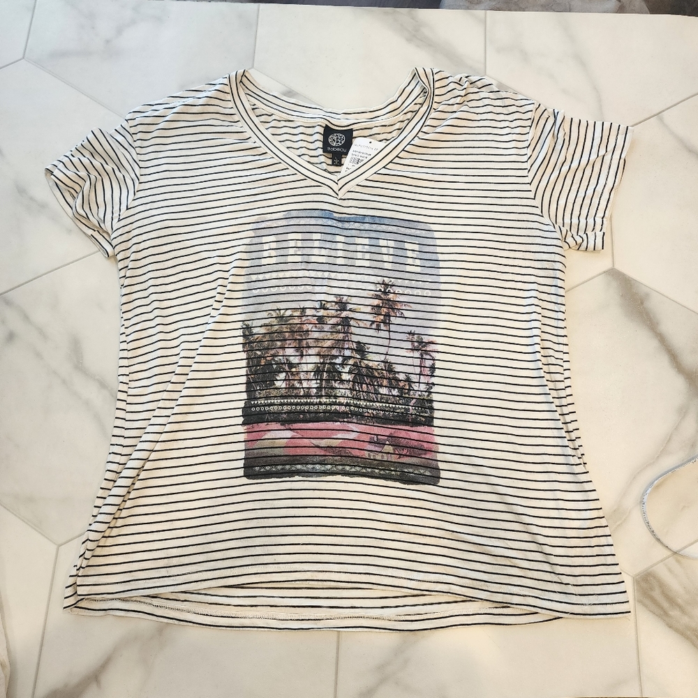 Bobeau, Women's, size Large NWTO, v-  neck t-shirt with palm tree 🌴 scene🌴.